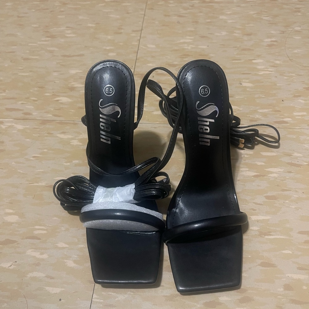 Never worn size 6.5 SHEIN women’s black sandals
